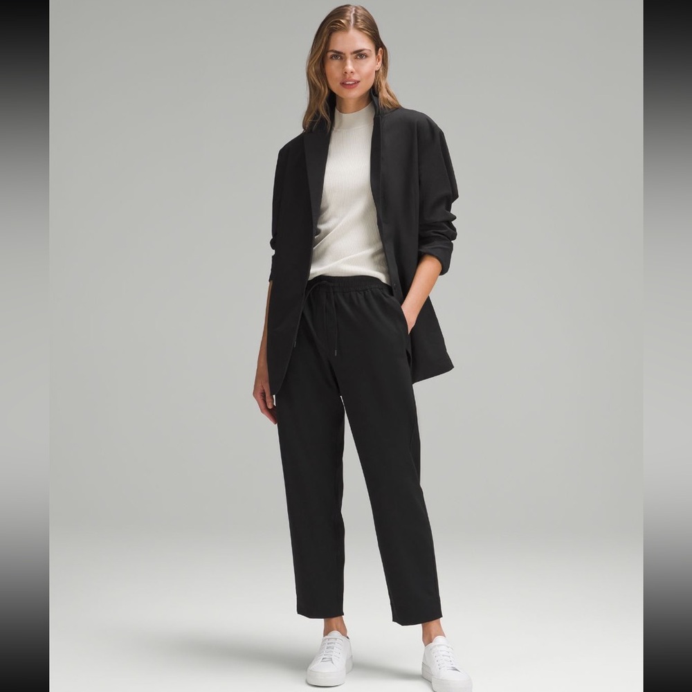 🖤🆕Lululemon Tapered-Leg Mid-Rise Pant
7/8 Length *Luxtreme Black (M)✨NWT